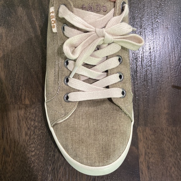 Taos star khaki wash canvas sneaker size 8 some spots on the left shoelace - Picture 7 of 17